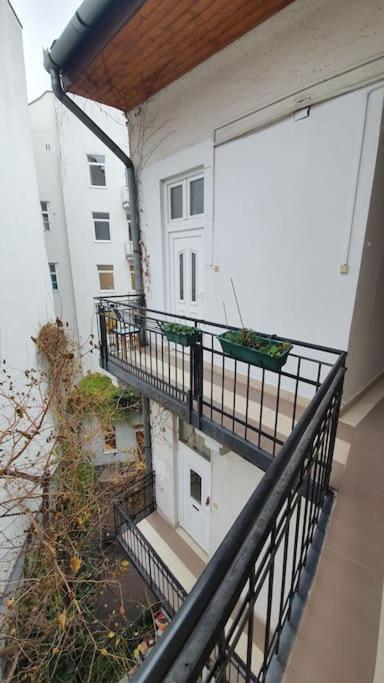 Violet Apartment With Air Condition Budapeszt Zewnętrze zdjęcie